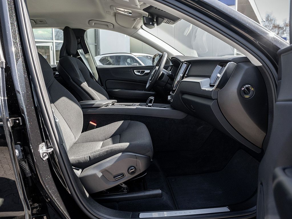 Volvo XC60 B4 Momentum Pro foto 2