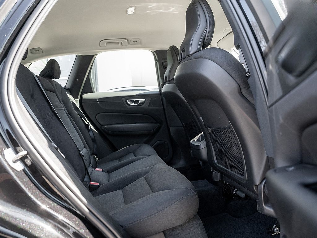 Volvo XC60 B4 Momentum Pro foto 4