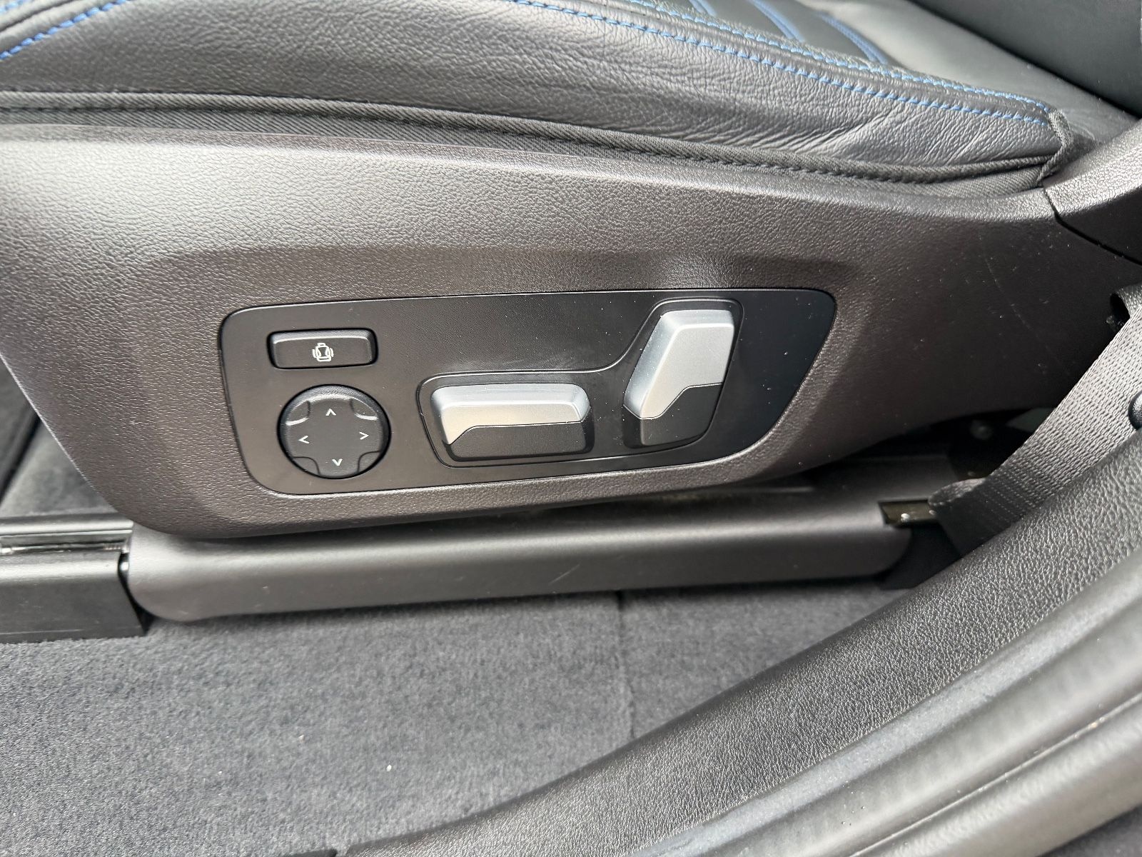 BMW X4 xDrive 20 d M SPORT AHK LASER PANO LEDER foto 13