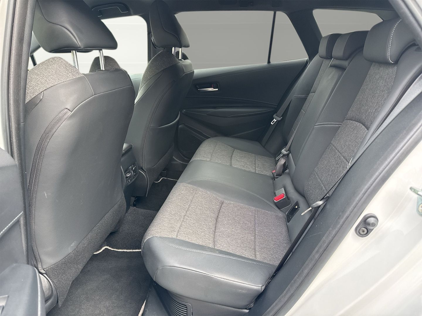 Toyota Corolla 1.8 Hybrid Touring Sports Team D +Navi + foto 9