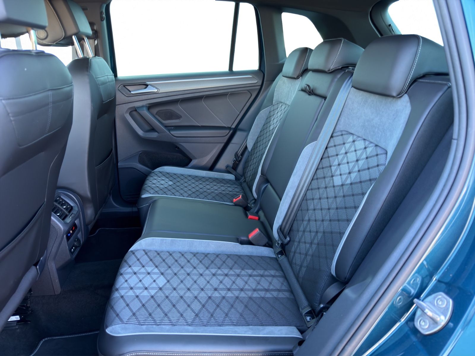 Volkswagen Tiguan R-Line 4Motion/Pano/Matrix/AHK/Side-Assis foto 13