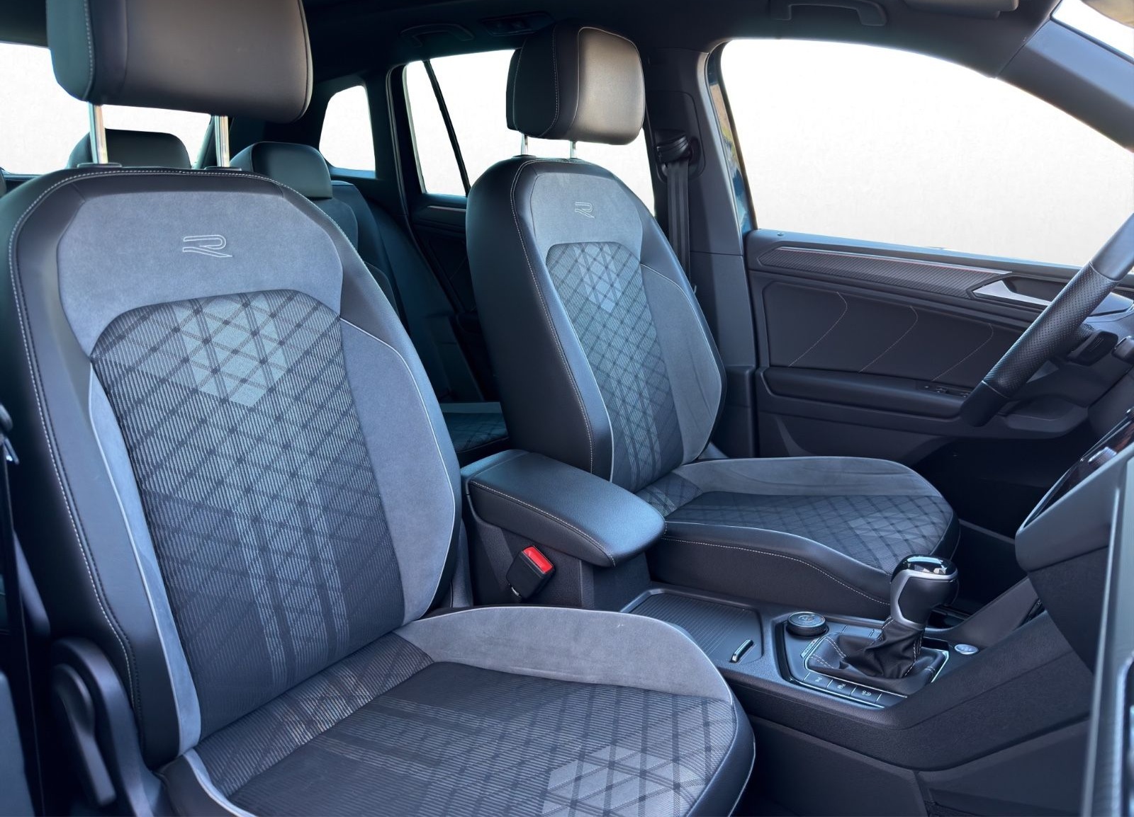 Volkswagen Tiguan R-Line 4Motion/Pano/Matrix/AHK/Side-Assis foto 18