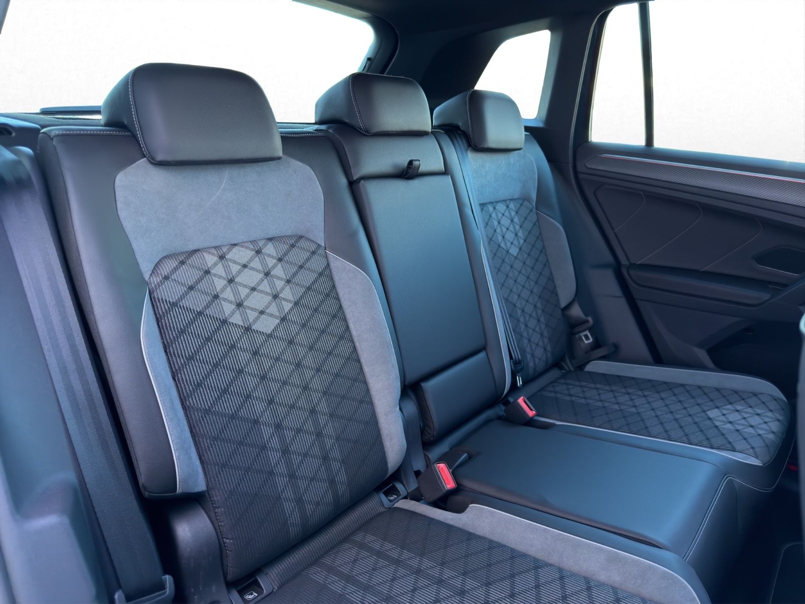 Volkswagen Tiguan R-Line 4Motion/Pano/Matrix/AHK/Side-Assis foto 19