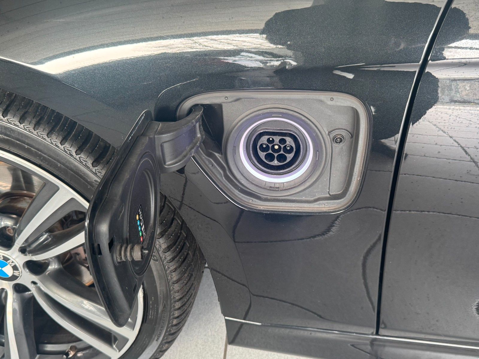 BMW 330e M Sport foto 25