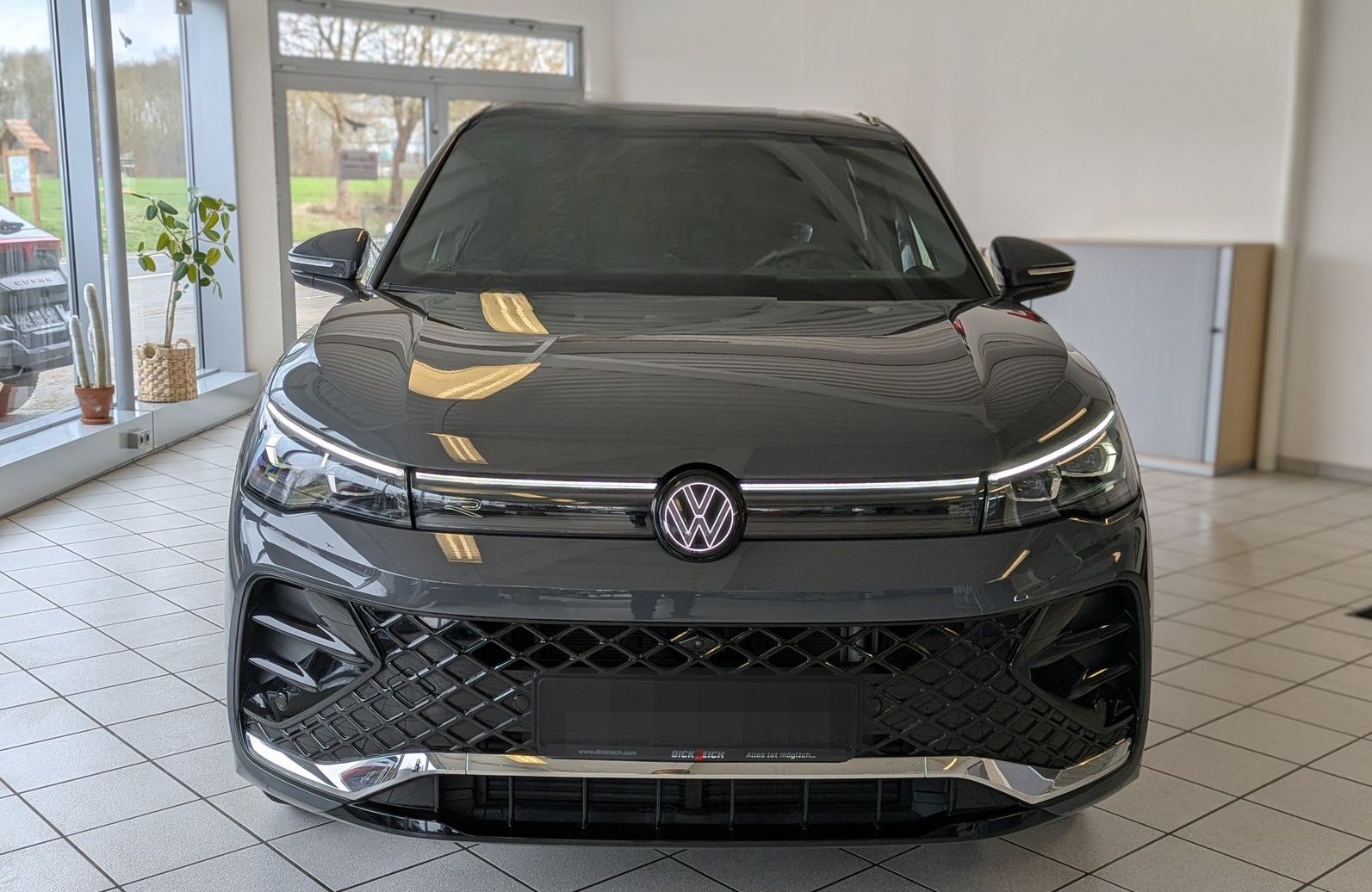 Volkswagen Tiguan 2.0TDI R-Line 4M Pano H/K AHK Matrix 20"  foto 2