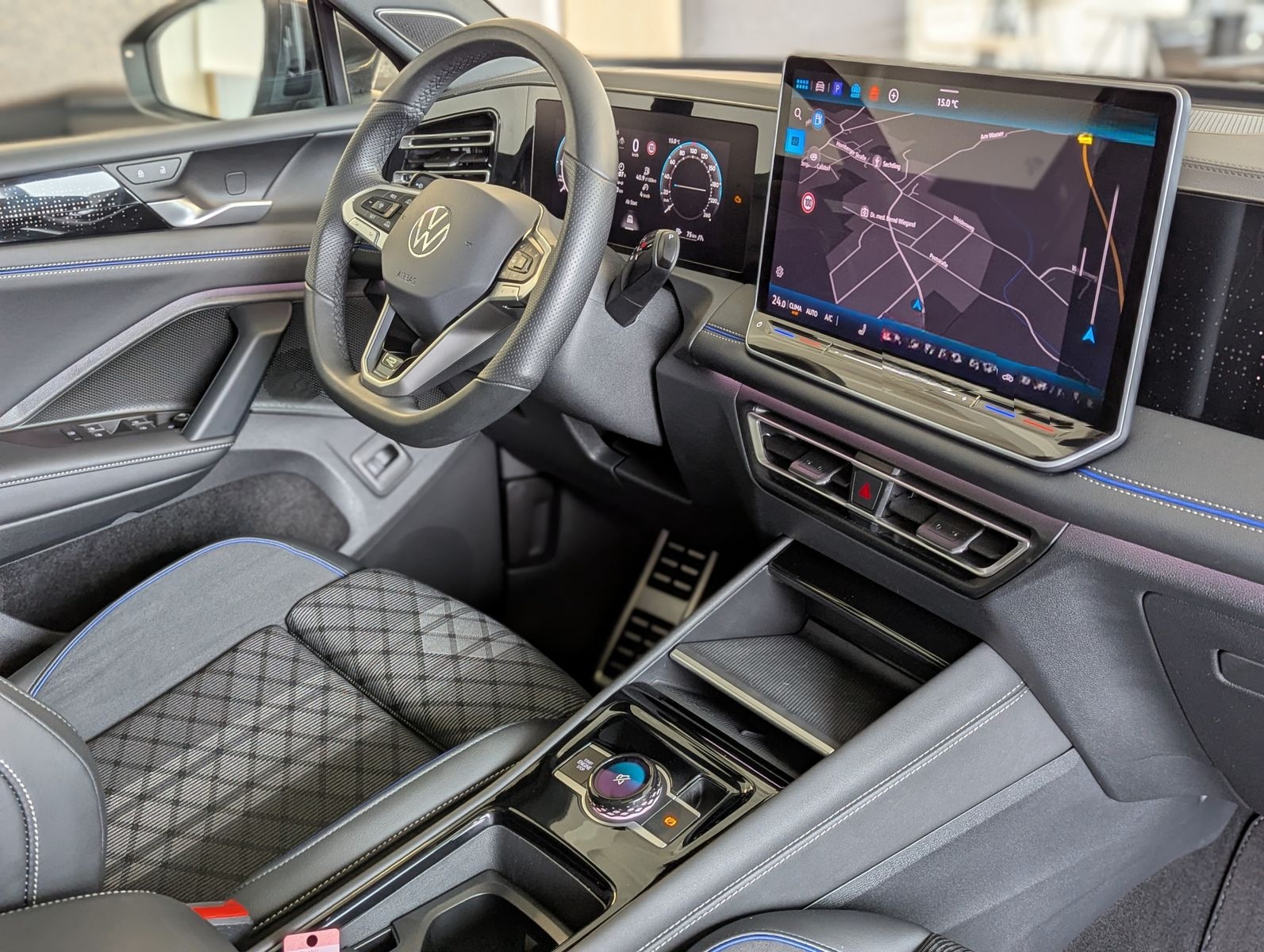 Volkswagen Tiguan 2.0TDI R-Line 4M Pano H/K AHK Matrix 20"  foto 11