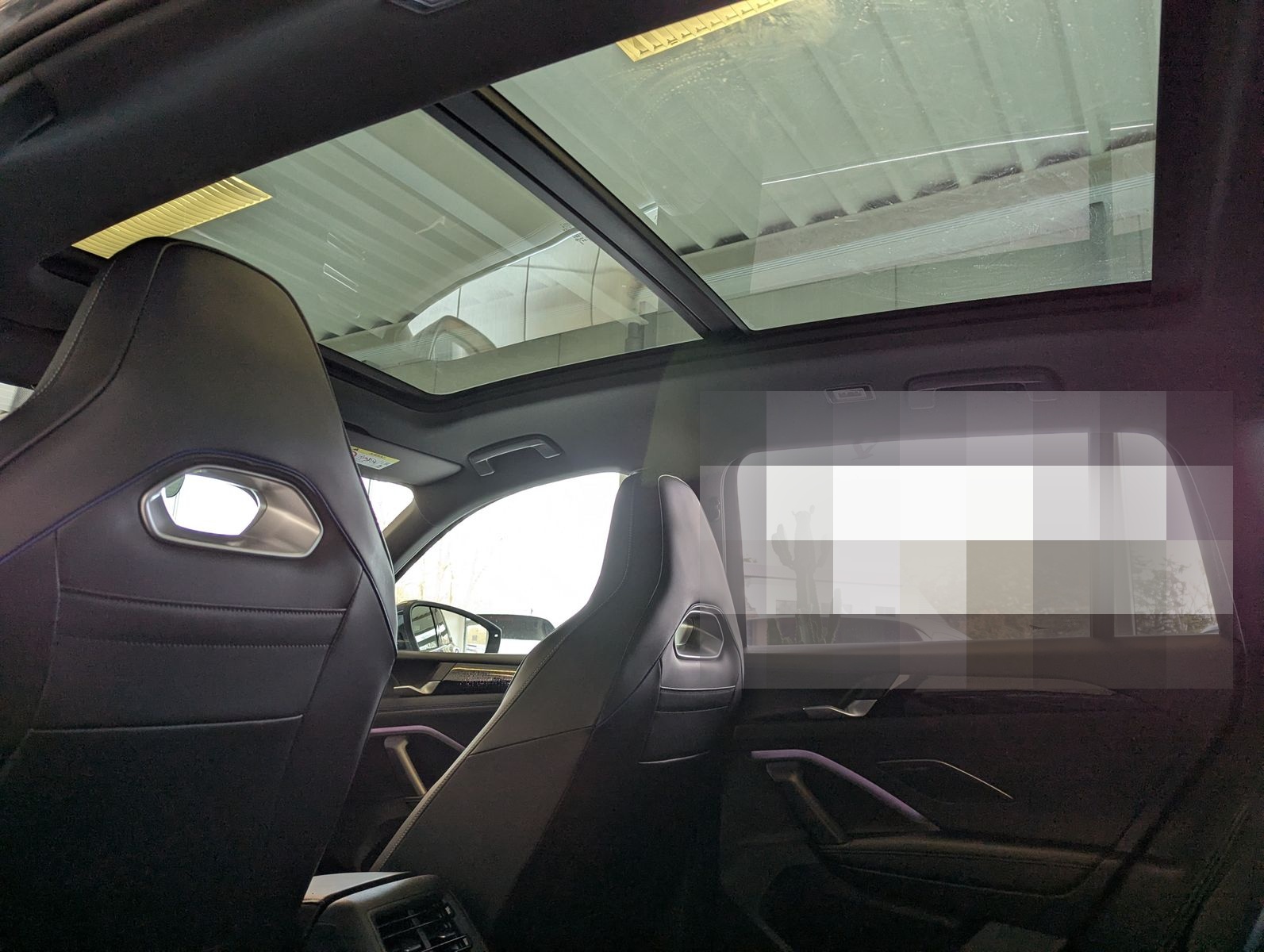 Volkswagen Tiguan 2.0TDI R-Line 4M Pano H/K AHK Matrix 20"  foto 14