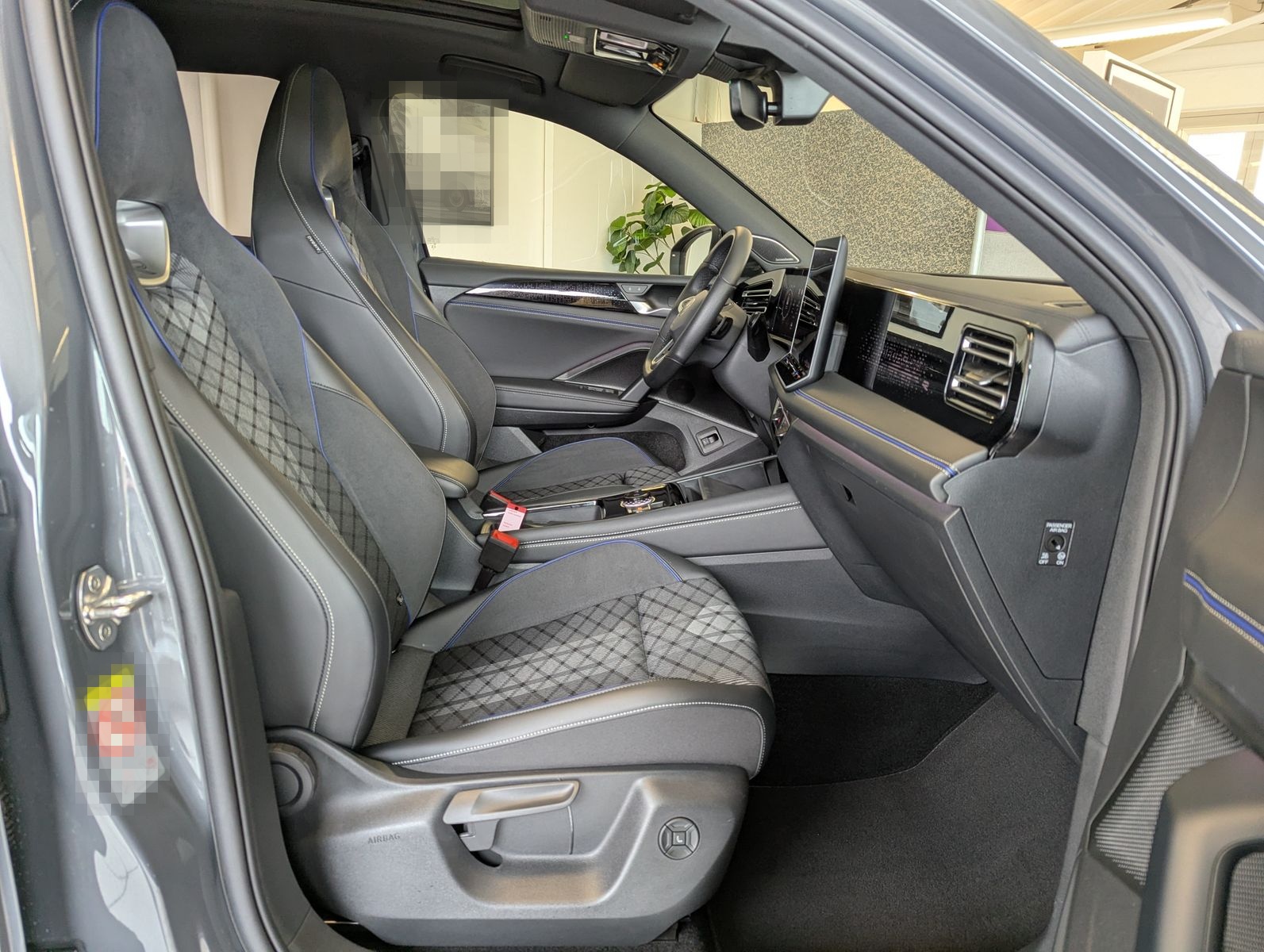 Volkswagen Tiguan 2.0TDI R-Line 4M Pano H/K AHK Matrix 20"  foto 15