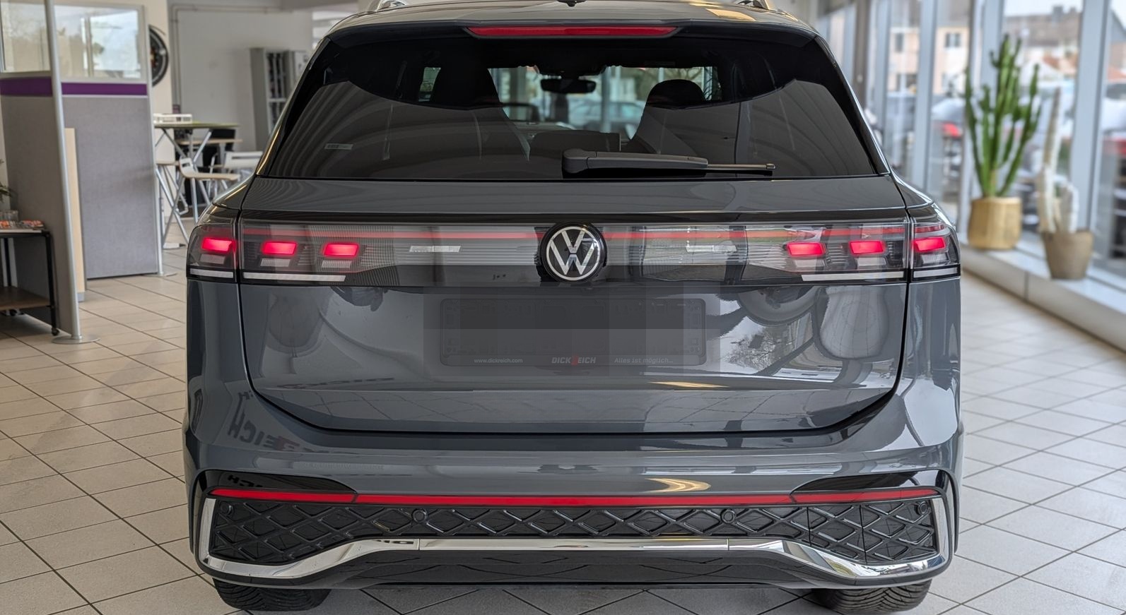 Volkswagen Tiguan 2.0TDI R-Line 4M Pano H/K AHK Matrix 20"  foto 6