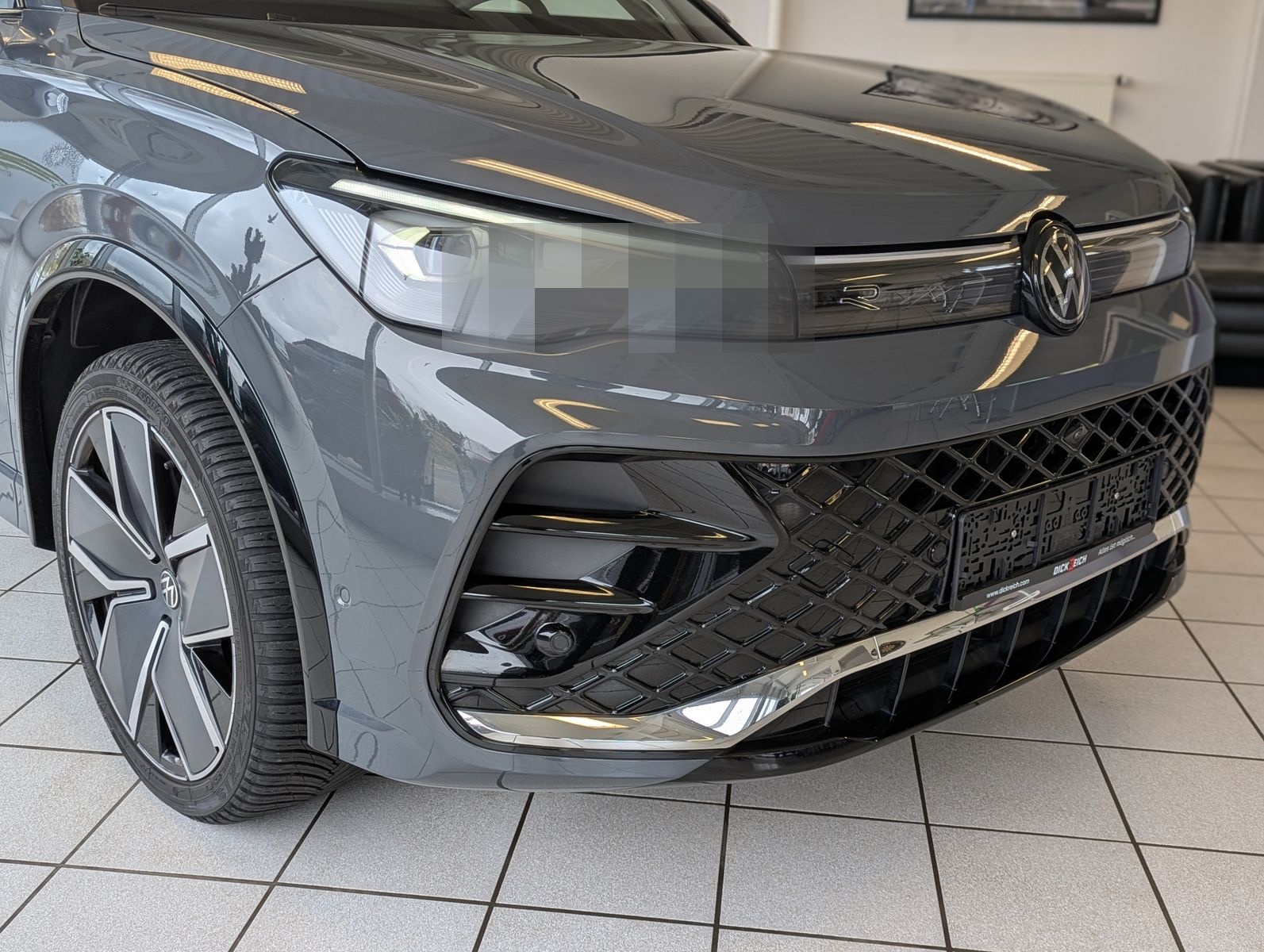 Volkswagen Tiguan 2.0TDI R-Line 4M Pano H/K AHK Matrix 20"  foto 9