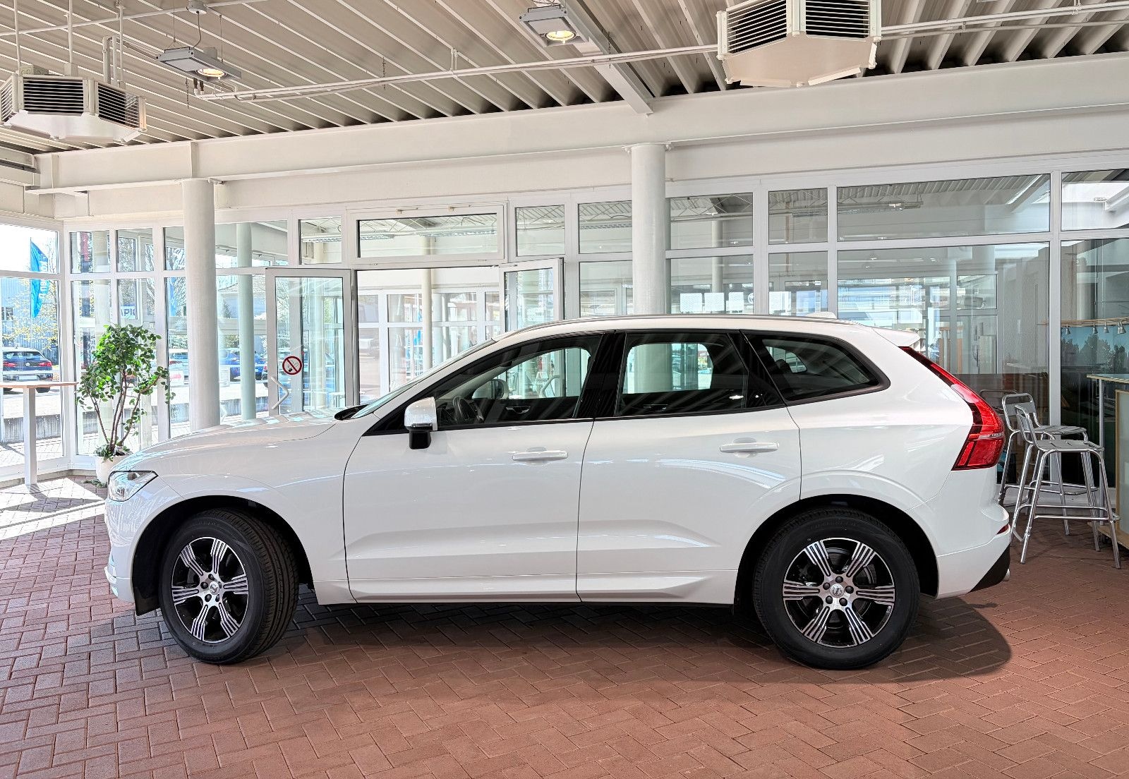 Volvo XC60 D4 Mom Leder AHK Navi Cam scheckh NR foto 2