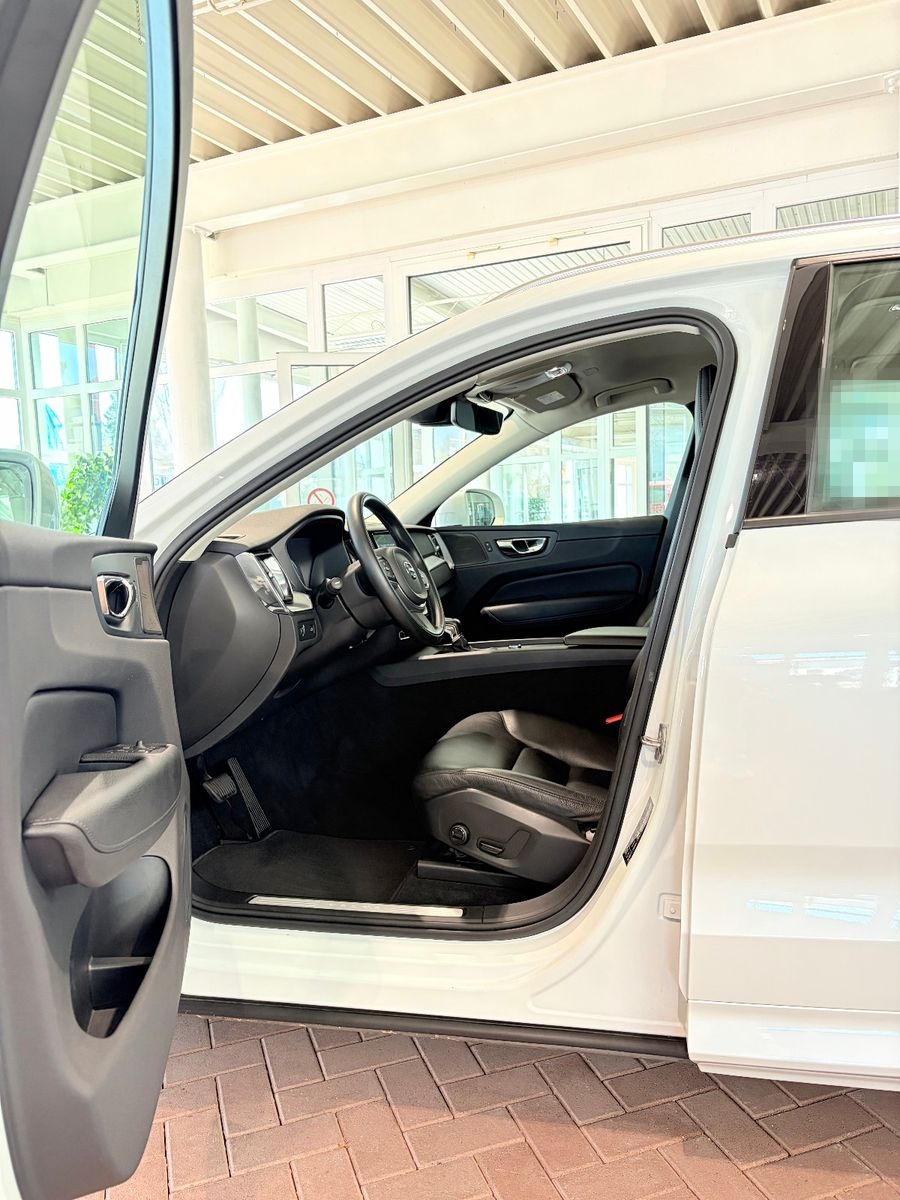 Volvo XC60 D4 Mom Leder AHK Navi Cam scheckh NR foto 13