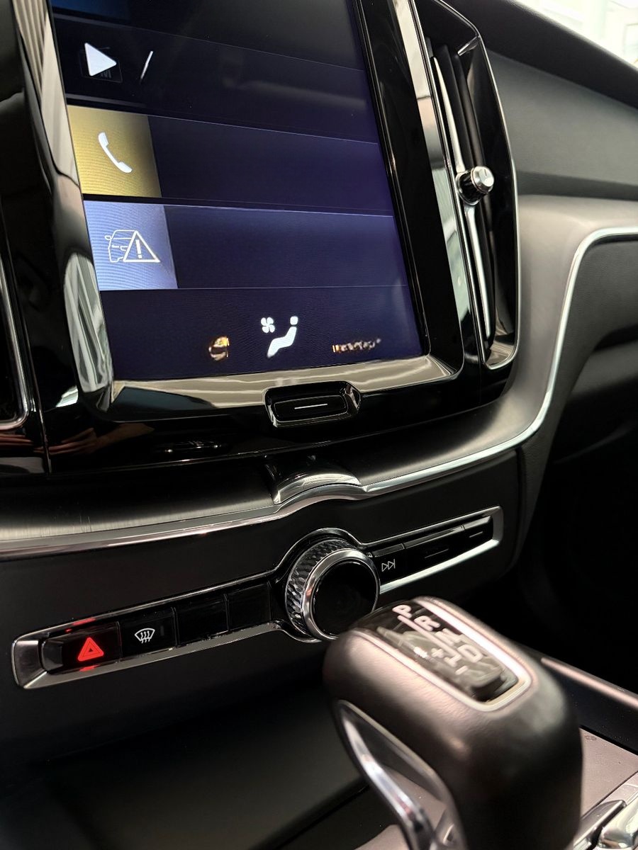 Volvo XC60 D4 Mom Leder AHK Navi Cam scheckh NR foto 24