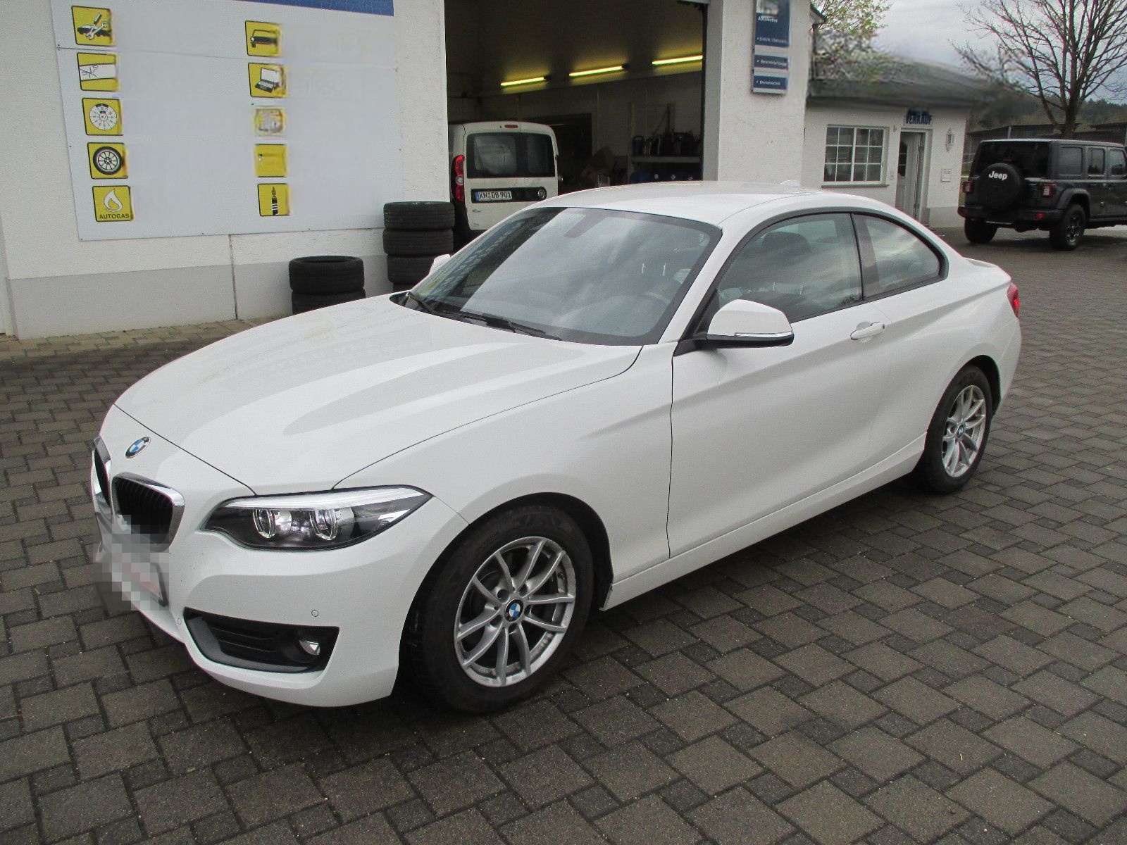 BMW 218 i Coupe Autom. foto 2