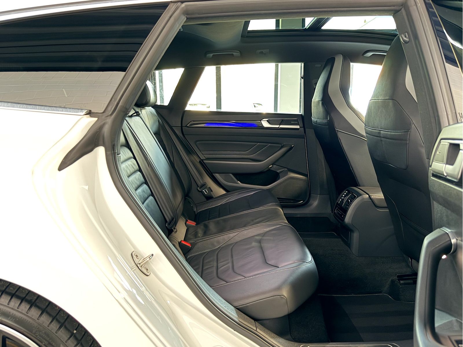 Volkswagen Arteon Shooting Brake 2.0TSI R Line*Pano*H&K*HUD foto 8