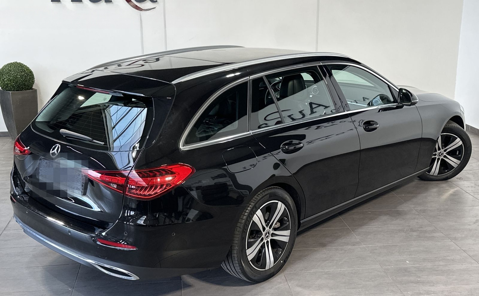 Mercedes-Benz C 220d T Avantgarde NAV+LED+KAMERA+CARPLAY+VCOCK foto 5