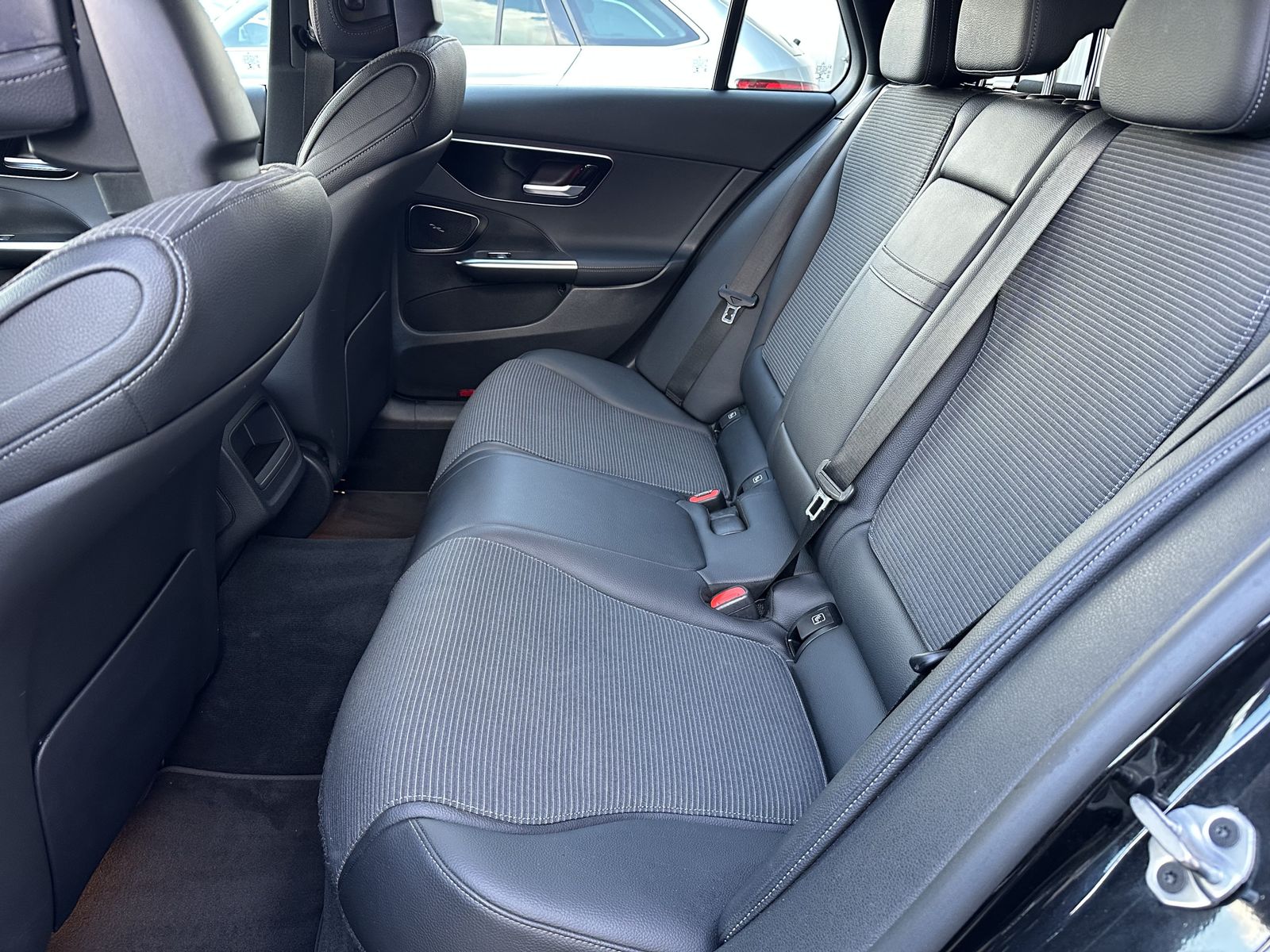 Mercedes-Benz C 220d T Avantgarde NAV+LED+KAMERA+CARPLAY+VCOCK foto 10