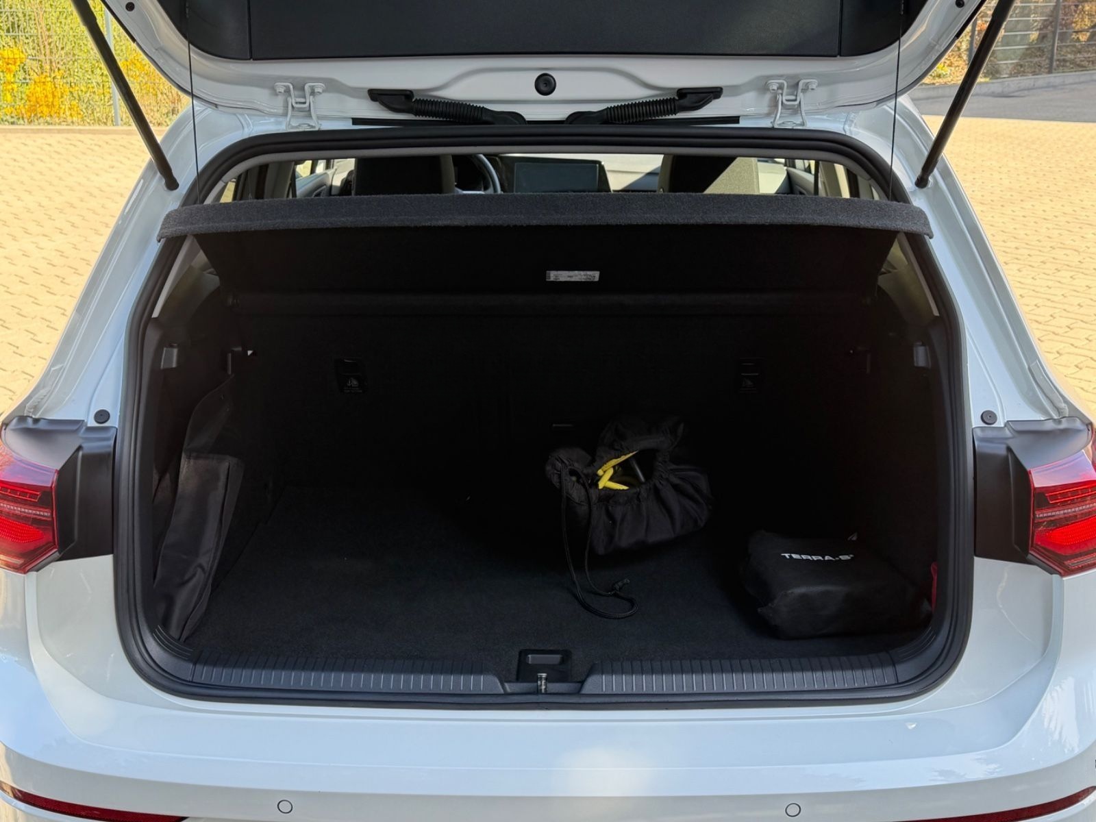 Volkswagen Golf VIII Lim. Style Matrix LED Standh. Alcantar foto 20