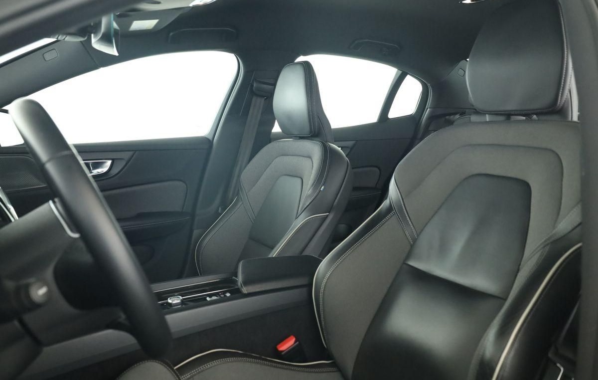 Volvo S60 B4 R-Design LED HarmanK Pilot KeyGo STHZ 360 foto 14