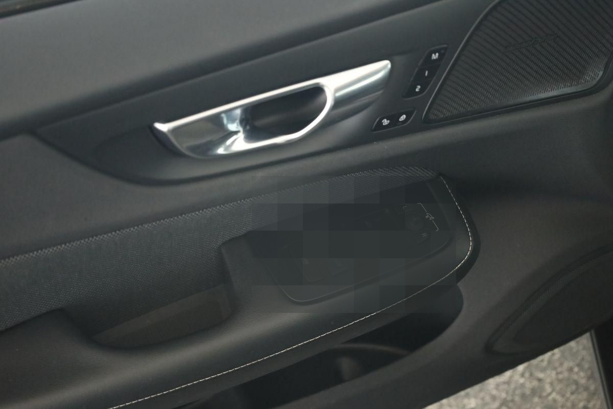 Volvo S60 B4 R-Design LED HarmanK Pilot KeyGo STHZ 360 foto 21