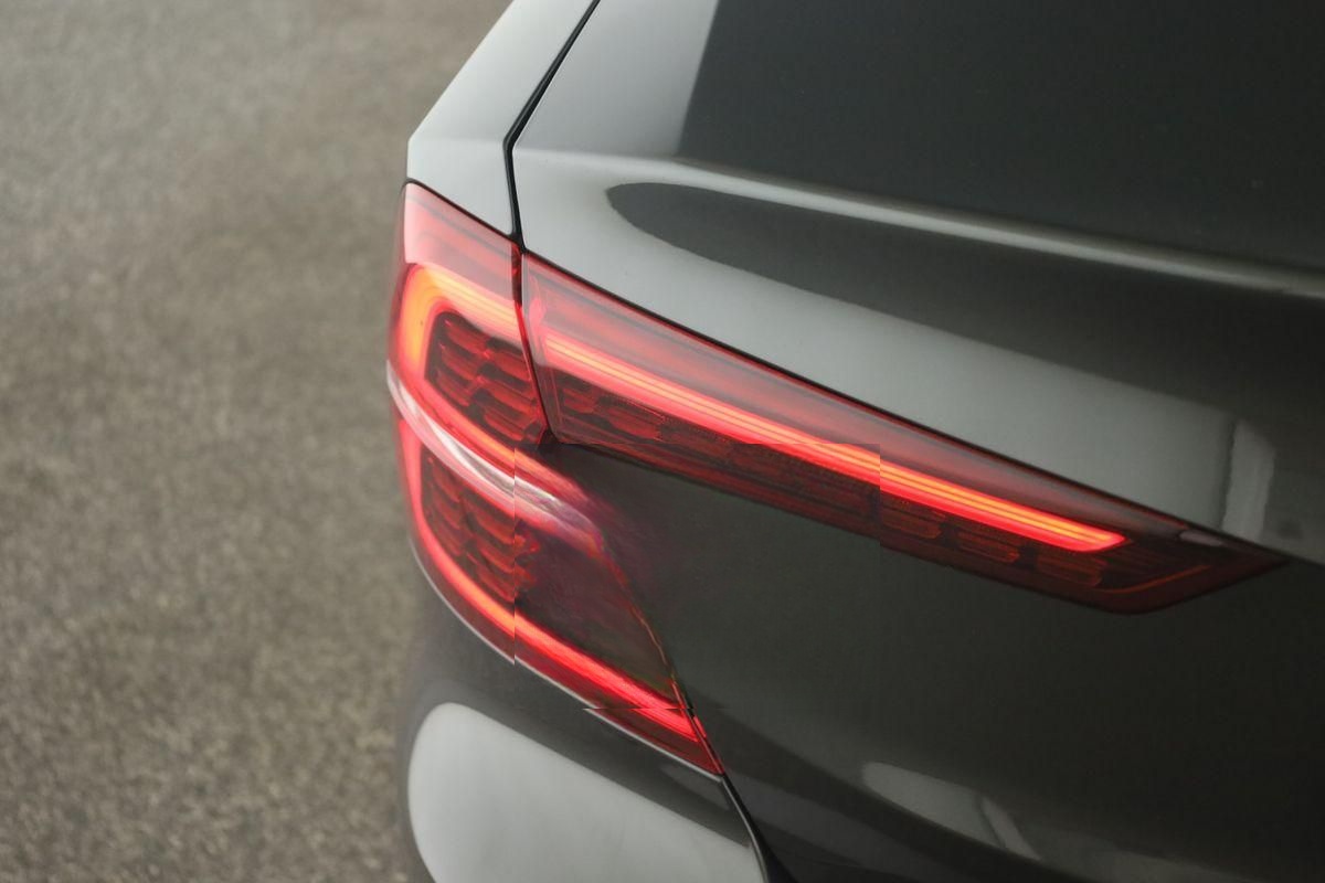 Volvo S60 B4 R-Design LED HarmanK Pilot KeyGo STHZ 360 foto 10