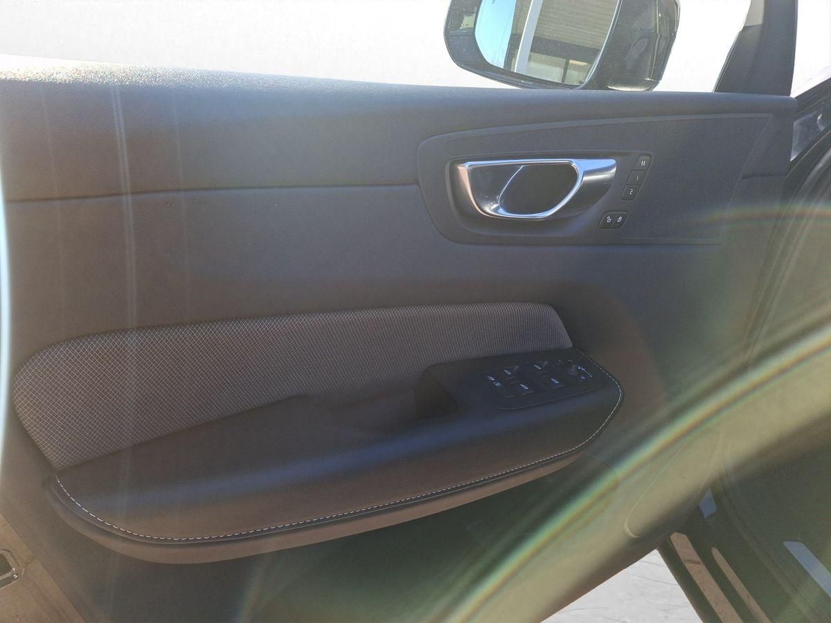 Volvo XC60 B4 Mild-Hybrid Diesel 2WD Pano AHK Pano foto 11