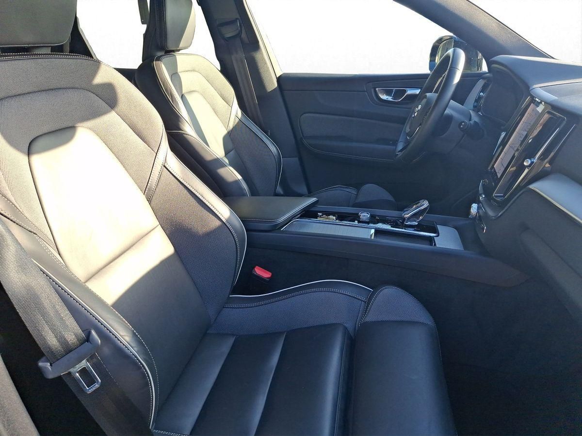 Volvo XC60 B4 Mild-Hybrid Diesel 2WD Pano AHK Pano foto 18