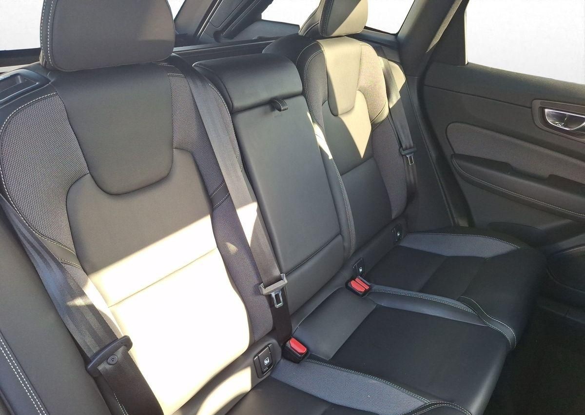 Volvo XC60 B4 Mild-Hybrid Diesel 2WD Pano AHK Pano foto 19