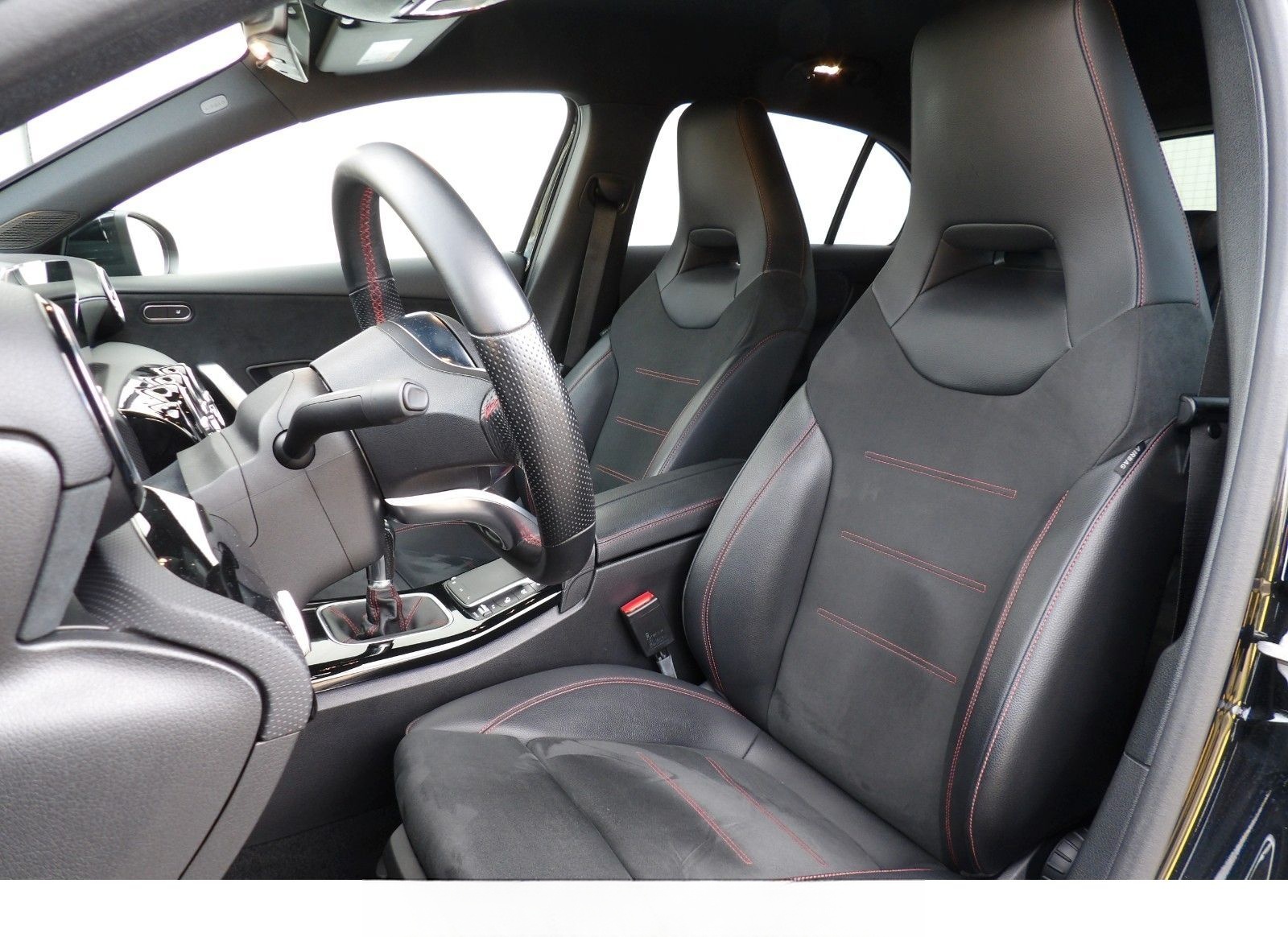 Mercedes-Benz A200 AMG Line Sportsitze Navi MBUX 19Zoll foto 3