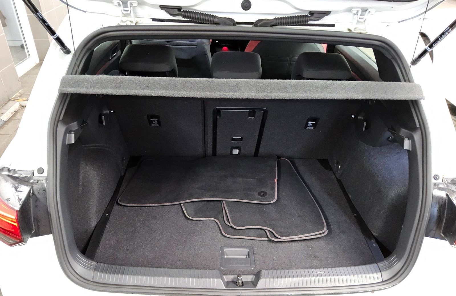 Volkswagen Golf-8 2.0 TSI GTI LED+ DC foto 12