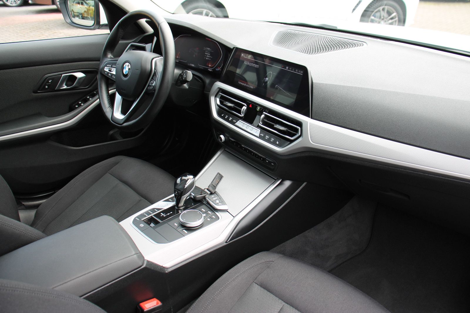 BMW 330 d Touring xDrive 1.Hand HUD LED LiveCockpit foto 16
