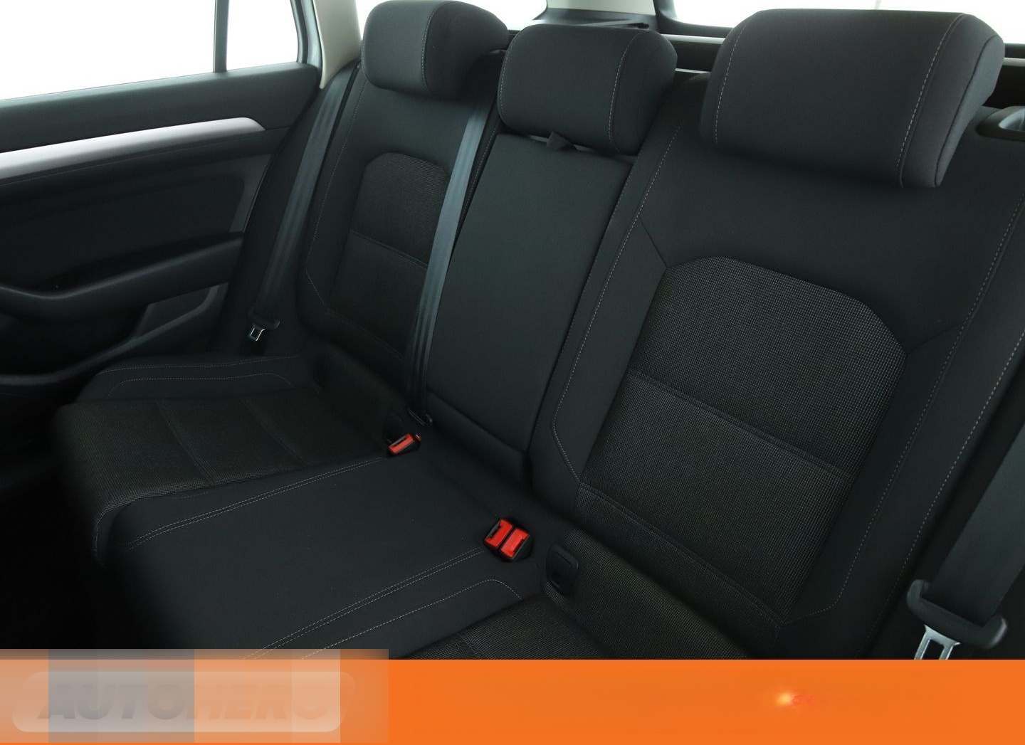 Volkswagen Passat 2.0 TDI Comfortline BM Aut.*NAVI*LED*ACC* foto 14