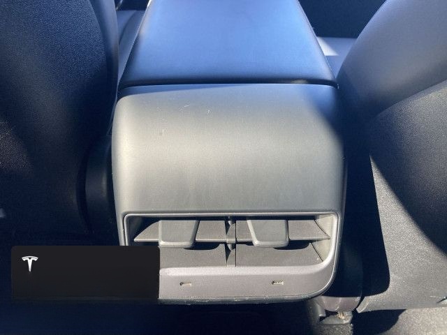 Tesla Model Y Long Range AWD foto 13