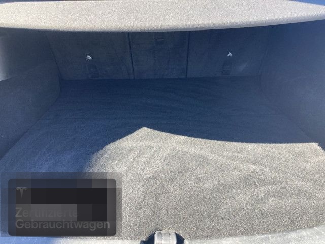 Tesla Model Y Long Range AWD foto 9