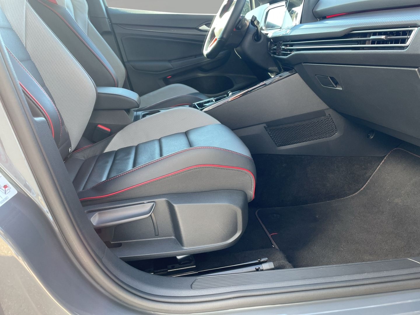 Volkswagen Golf VII 2,0 TSI GTI Matrix AHK Pano Harman Kard foto 7