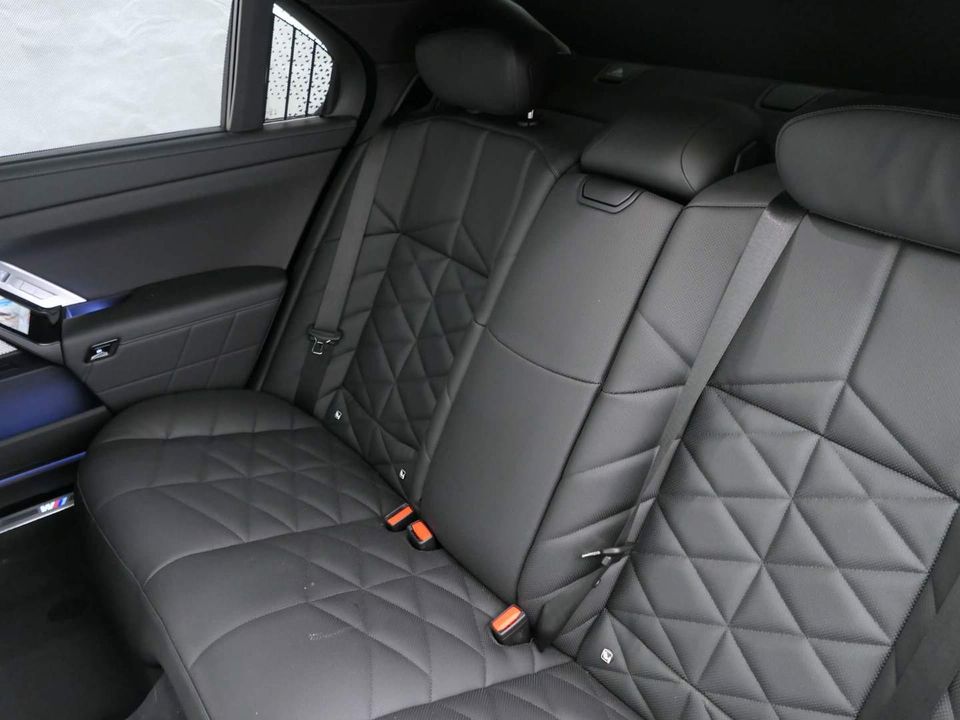 BMW 740d xDrive M Sportpaket Standhzg SkyLounge 21" foto 11