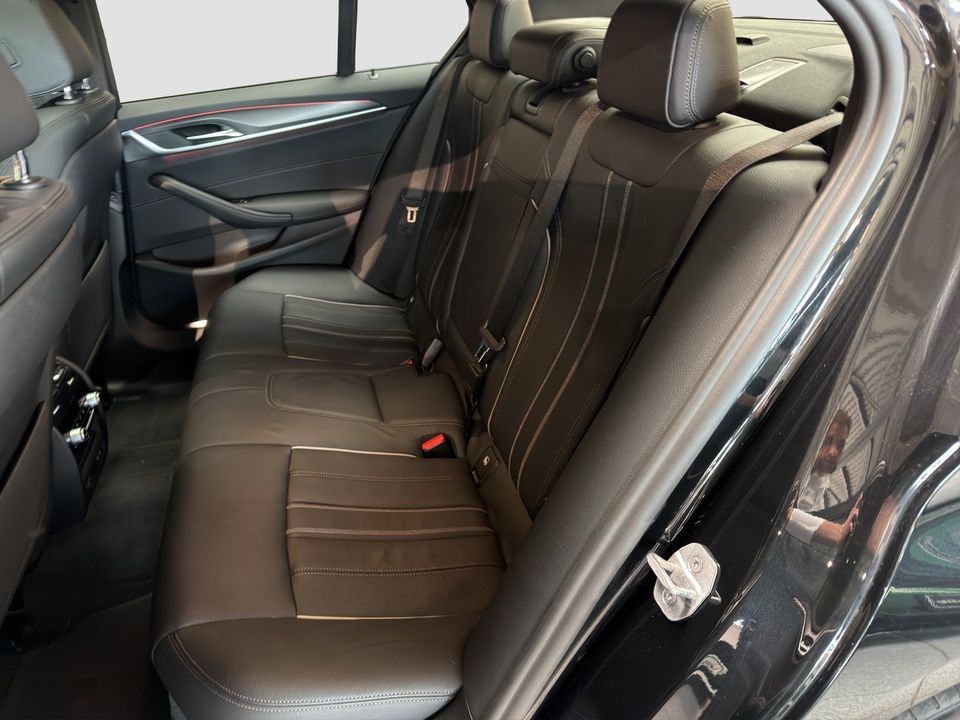 BMW 530d xDrive Navi Leder Tempom.aktiv Glasdach foto 13