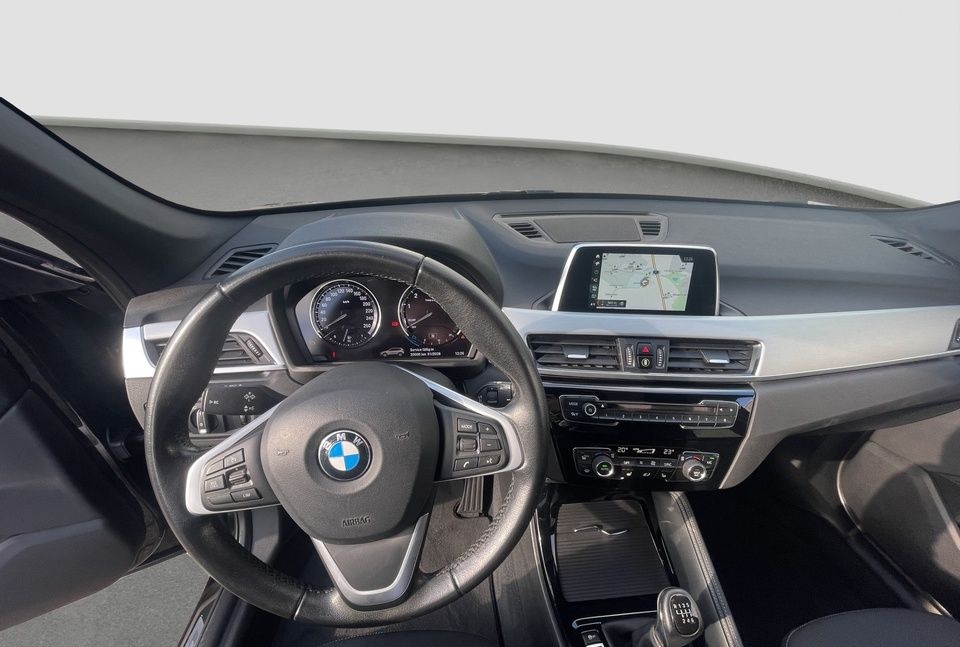BMW X1 sDrive18i Sport Line Pano Kamera Harman foto 12