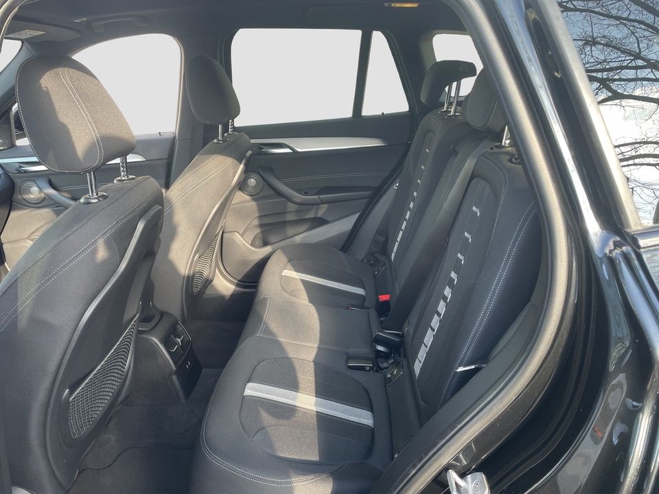 BMW X1 sDrive18i Sport Line Pano Kamera Harman foto 13