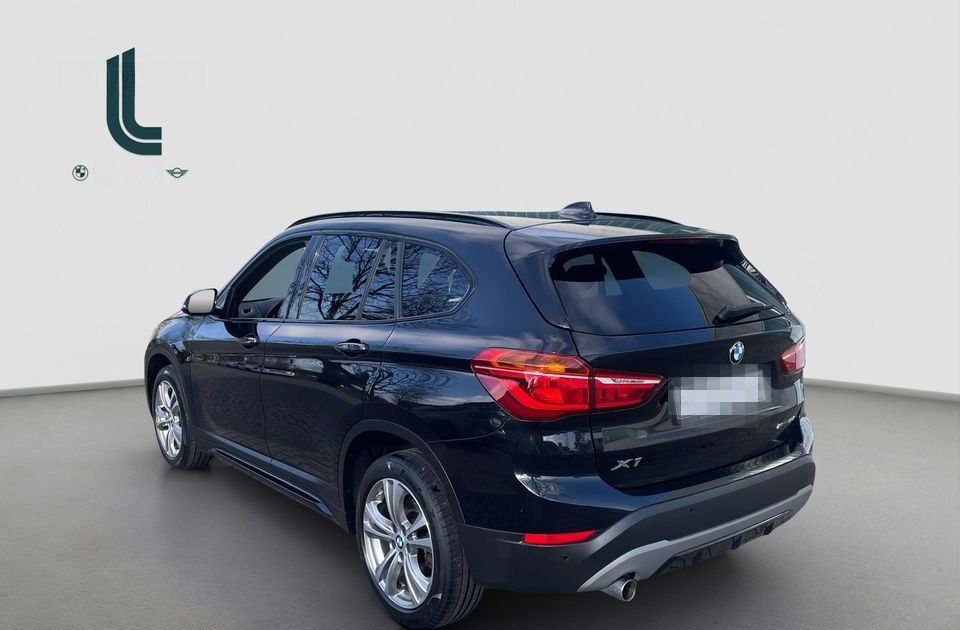 BMW X1 sDrive18i Sport Line Pano Kamera Harman foto 3