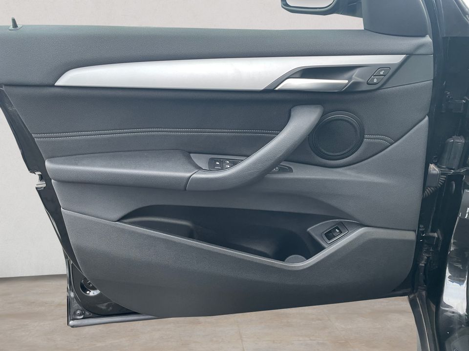BMW X1 xDrive20i Advantage + GARANTIE foto 9