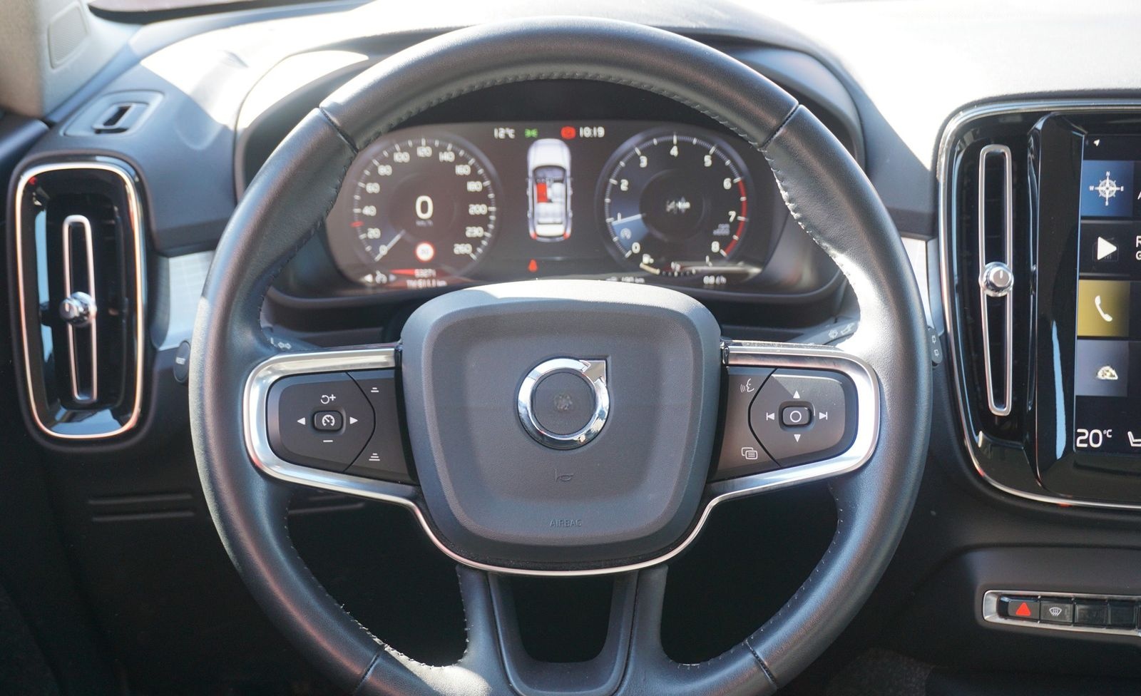 Volvo XC40 1.5 Momentum Pro 2WD LED Navi AHK Kamera foto 18