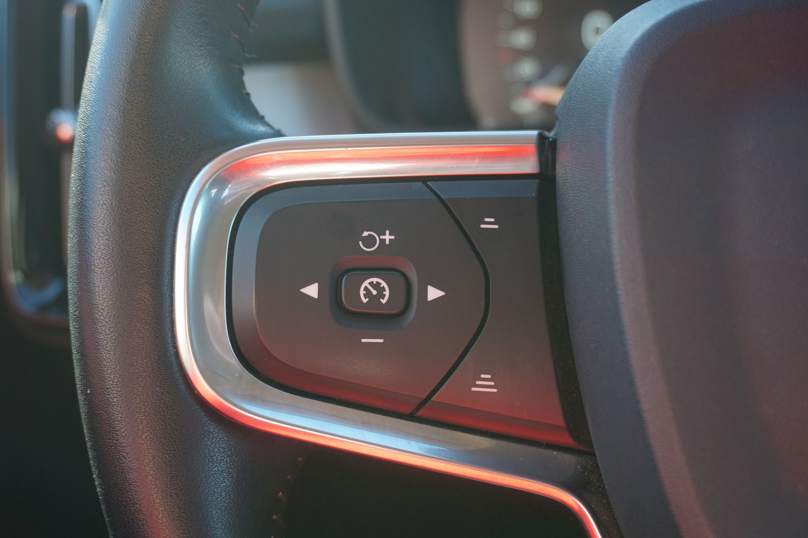 Volvo XC40 1.5 Momentum Pro 2WD LED Navi AHK Kamera foto 20