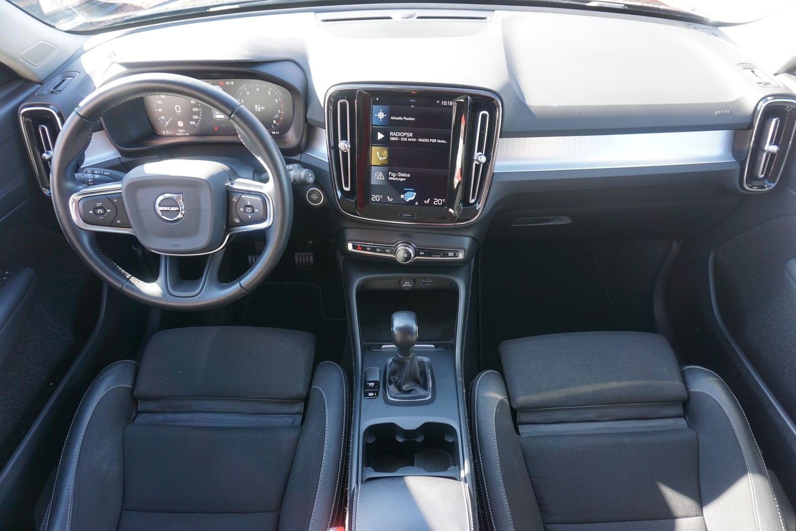 Volvo XC40 1.5 Momentum Pro 2WD LED Navi AHK Kamera foto 8