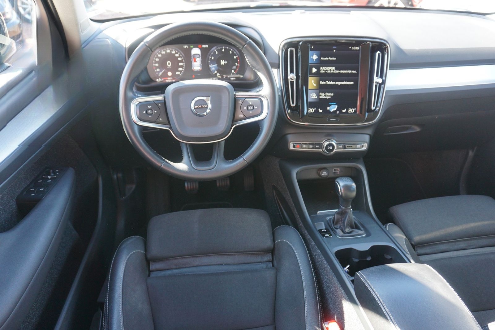 Volvo XC40 1.5 Momentum Pro 2WD LED Navi AHK Kamera foto 9