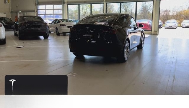Tesla Model Y Rear-Wheel Drive foto 16