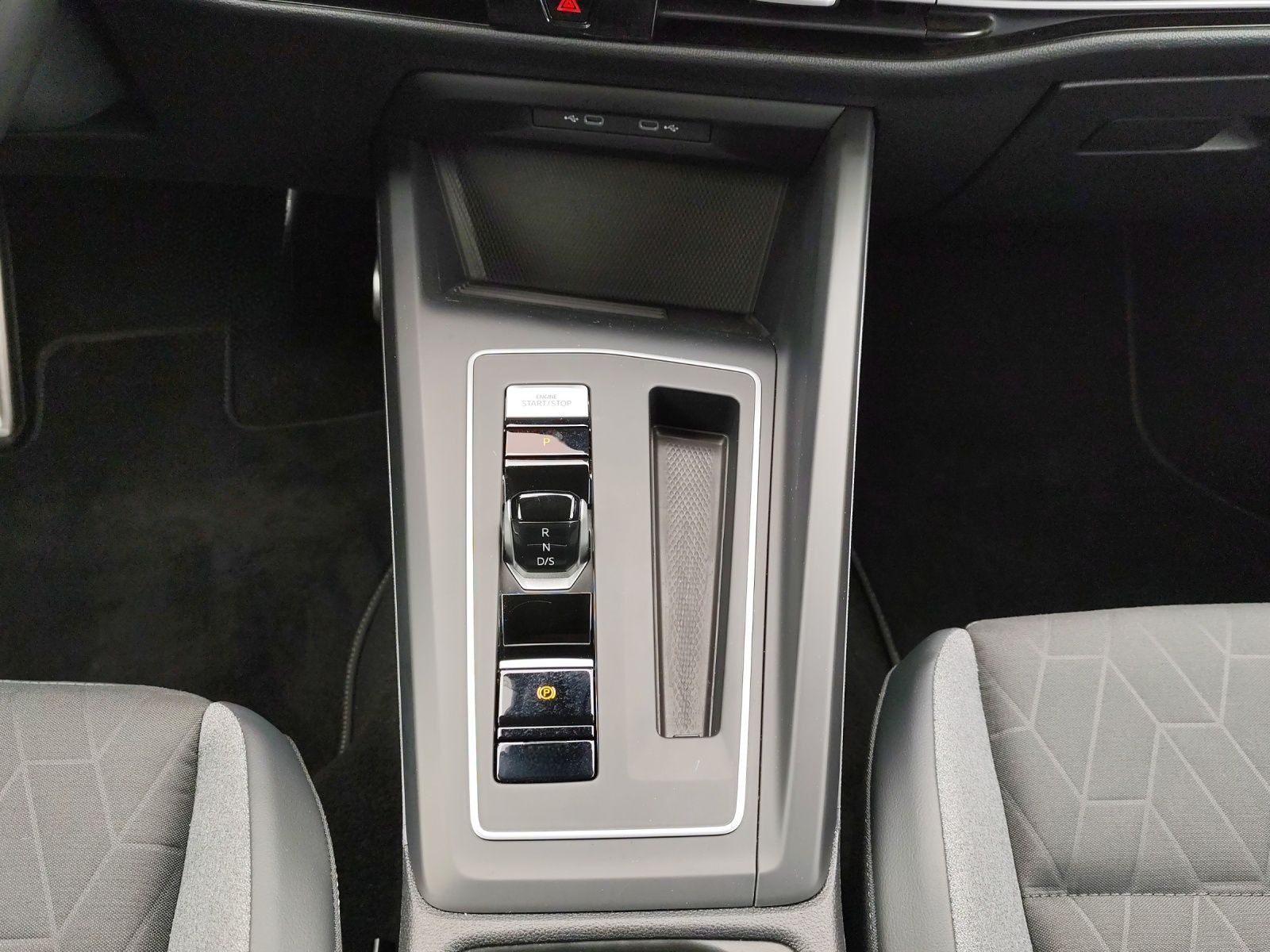 Volkswagen Golf VIII 1.5 eTSI DSG GOAL*IQ.LIGHT*AHK*KAMERA* foto 9