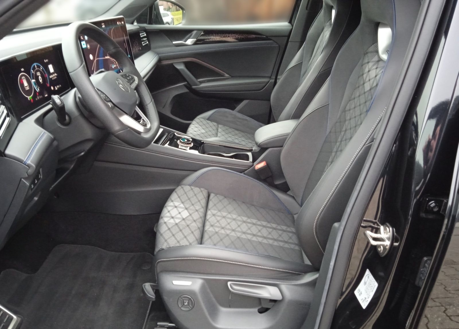 Volkswagen Tiguan R-Line 2.0TDI DSG/ Pano, Matrix, HuD, AHK foto 14