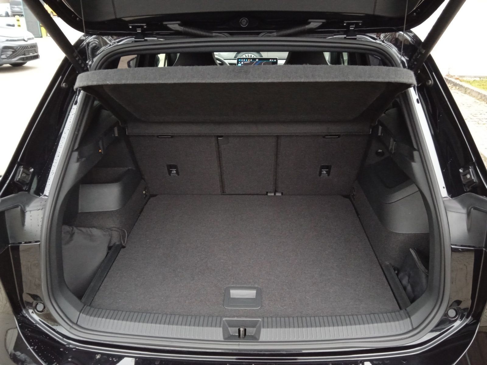 Volkswagen Tiguan R-Line 2.0TDI DSG/ Pano, Matrix, HuD, AHK foto 17