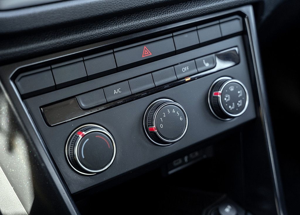 Volkswagen T-Roc 1.0 TSI AHK SHZ KLIMA foto 8